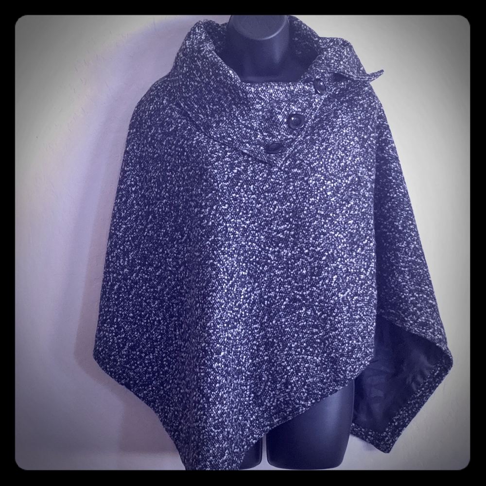 White/Black Women's Poncho